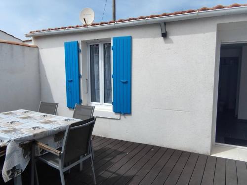 Maison de Charme à Domino, Oléron - Idéale pour Familles et Amis, 4 Pers, Proche Plages et Marché - FR-1-778-27