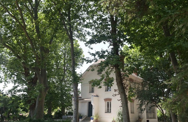MAISON DE MAITRE 15 KM FROM THE SEA IN PEACE IN THE MIDDLE OF A PARK