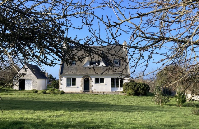 Maison de Vacances à 300m de la Mer, Grand Jardin, à Bugueles Penvenan