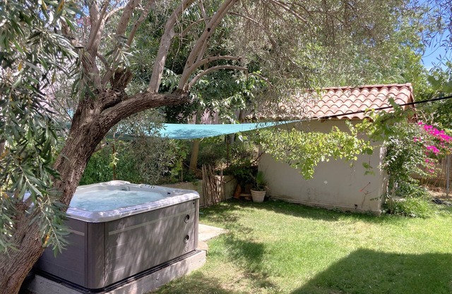 Maison de Vacances Avec Jardin, Barbecue, Jacuzzi