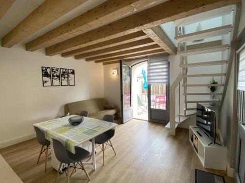 Maison de vacances rénovée avec jardin, proche centre et plages de Fouras, 5 pers, tout équipé - FR-1-709-34