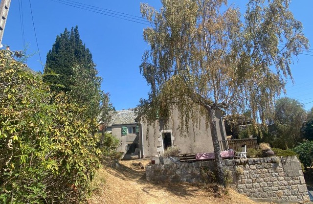 Maison de village avec terrasse et jardin Saint Urcize