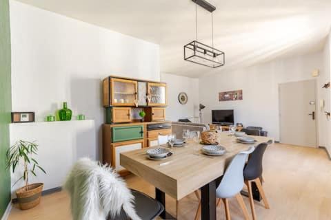 MAISON DE VILLE AVEC GARAGE ET TERRASSE