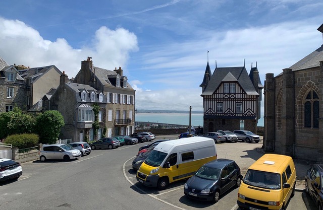 Maison du Cap Lihou, Duplex au 1er et 2ème Étage Mansardé D'une Maison de Ville