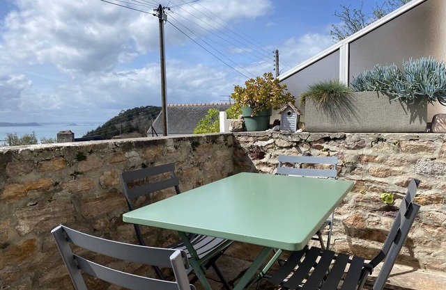 Maison en Pierre sur les Hauteurs de Tu Es Roc