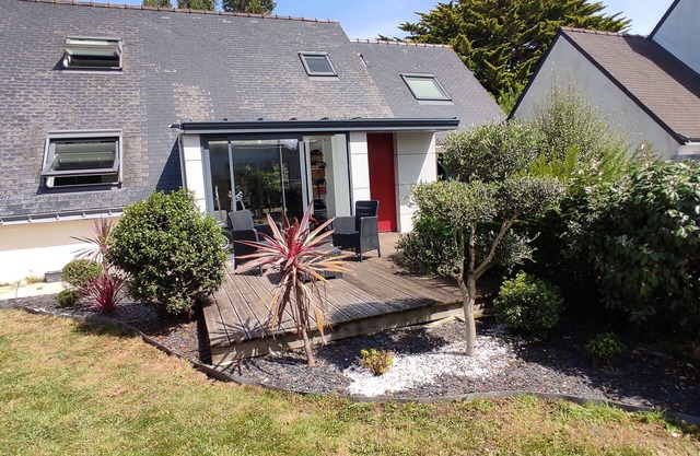 Maison familiale, 1km de la plage de Kerhillio
