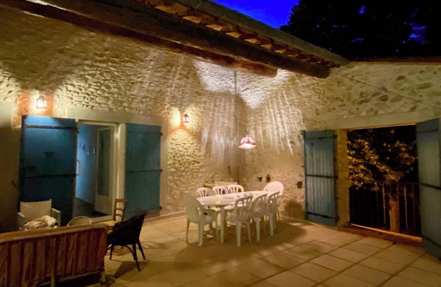 Maison Familiale au Cœur du Village, au Pied des Albères et à 8km des Plages