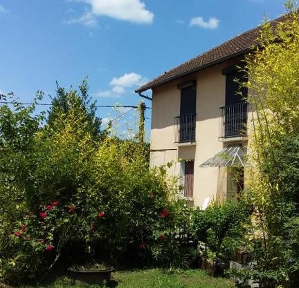 Maison familiale très gand jardin ombragé