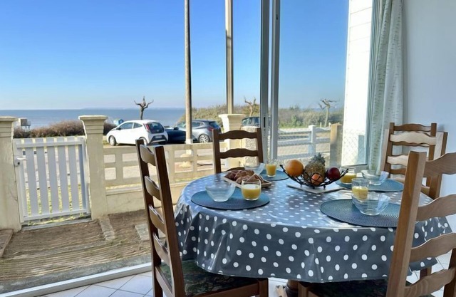 Maison Front de Mer by Interhome