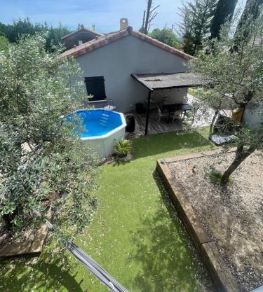 Maison individuelle avec extérieur et piscine