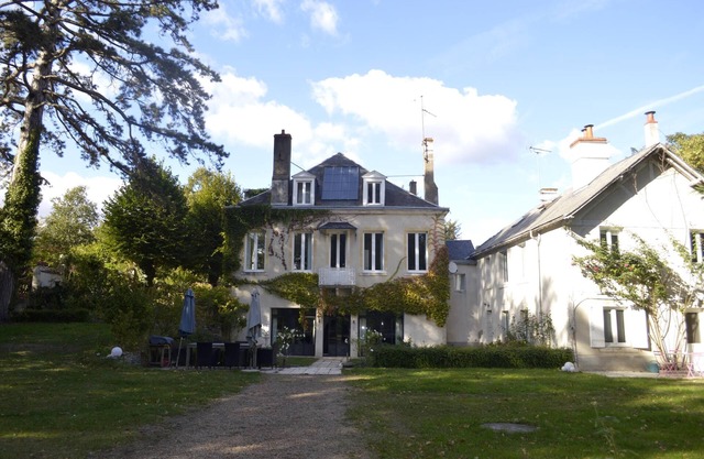 Maison l'Amérique welcome you to one of their room. Dogs are also welcomed