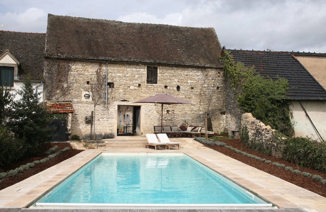 Maison Mazeray, Charming gîte for 8 people with a heated swimming pool
