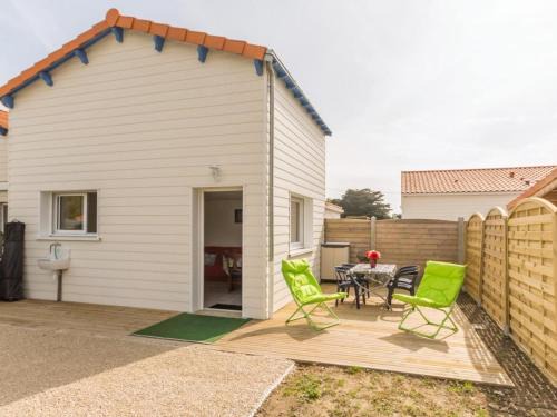 Maison mitoyenne cosy à 200m de la mer avec terrasse, wifi et équipements bébé - FR-1-306-1062