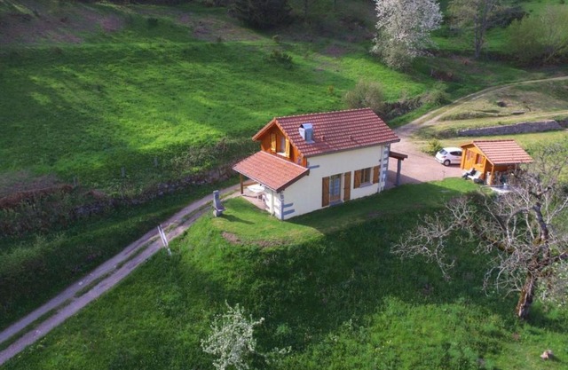 Maison montagnarde rénovée avec cheminée et randonnées - FR-1-589-281