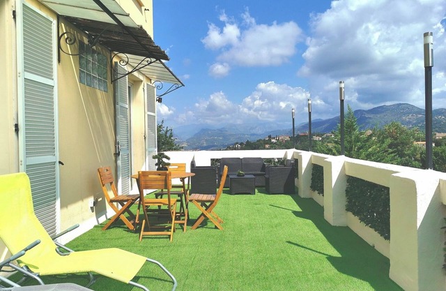 Maison Niçoise vue Panoramique des Montagnes Niçoises
