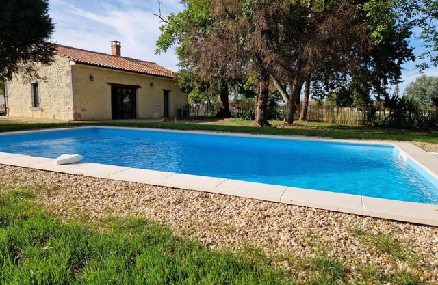 Maison Paisible Pour Toute Votre Famille Avec Piscine à la Campagne