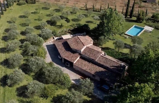 Maison Provençale de 350 m² Dans un Magnifique Parc Arboré Avec Piscine