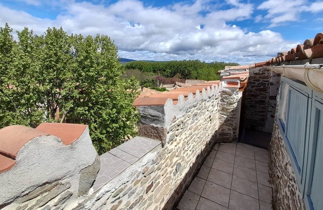 Maison Rénovée Dans un Ancien Rempart Médiéval