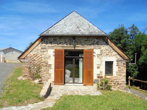 Maison spacieuse à Castelnau-de-Mandailles avec cheminée 250 m²