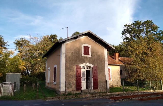 Maison spacieuse avec jardin à Lathus-Saint-Rémy, 160 m², barbecue