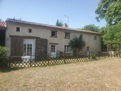Maison spacieuse près du centre équestre