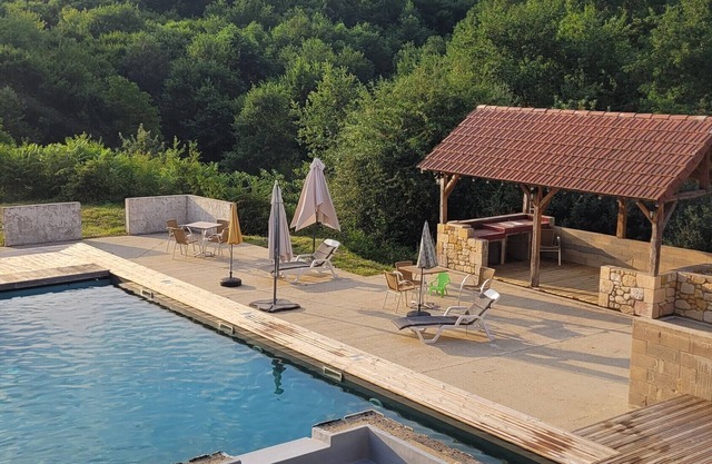 Maison Tiny Bwa – Stay in a Peaceful Charming Stone House with Pool and Nature