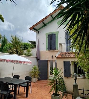 Maisonette avec jardinet sur le bas du Faron