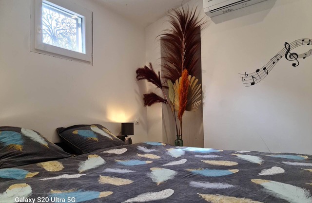 Maisonnette 40 m2 with terrace swimming pool view Ste Victoire parking