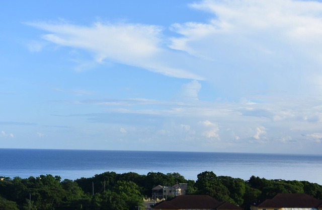 Majestic Sea View, Near Ocho Rios, 2 bed 2 bath