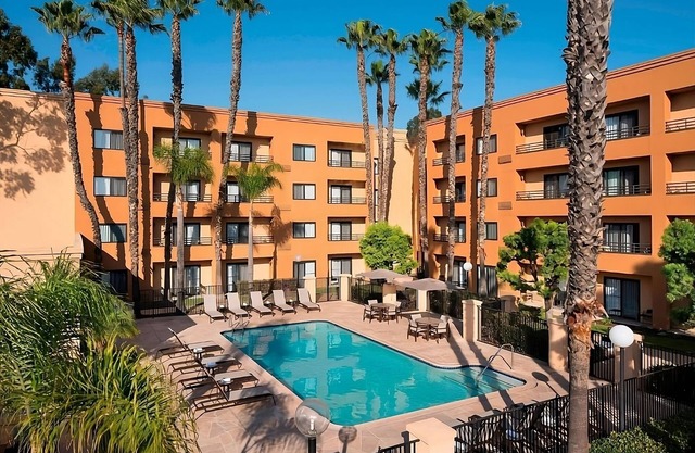 Make Magical Memories in SoCal! Spacious Unit with Balcony, Outdoor Pool!