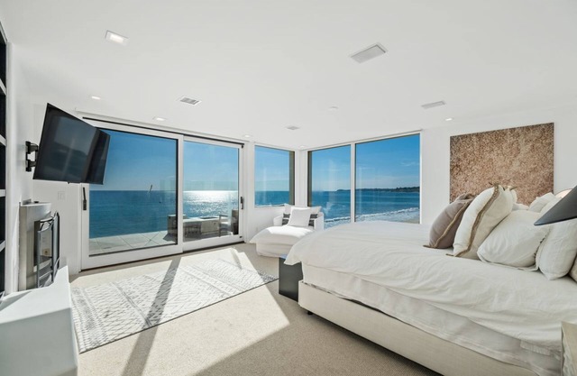 Malibu Rd Beach Bunker - Lg Beach House on Dry Beach w/Hi Ceiling & 3 Balconies