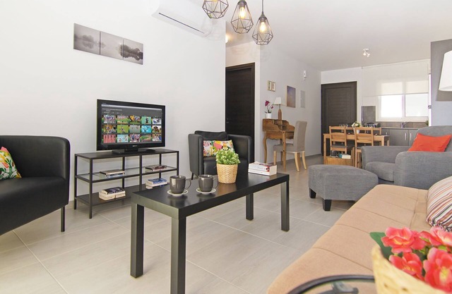 MALVINA 2Bed Aprt walking distance to MALAMA Golden Sandy Beach