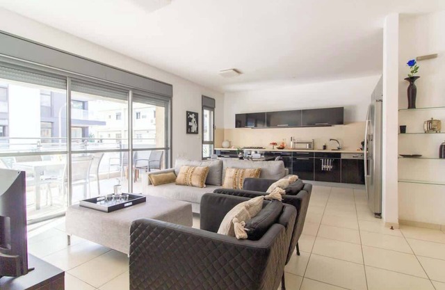 MAMAD Stunning 2BR/2BA SeaView Apt| By SweetyGuest