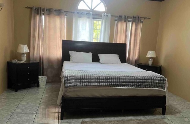 Mandeville Grand Manor - 4BR-4BA