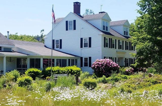 Manor House on Conary Cove: Literally Surrounded by Water!