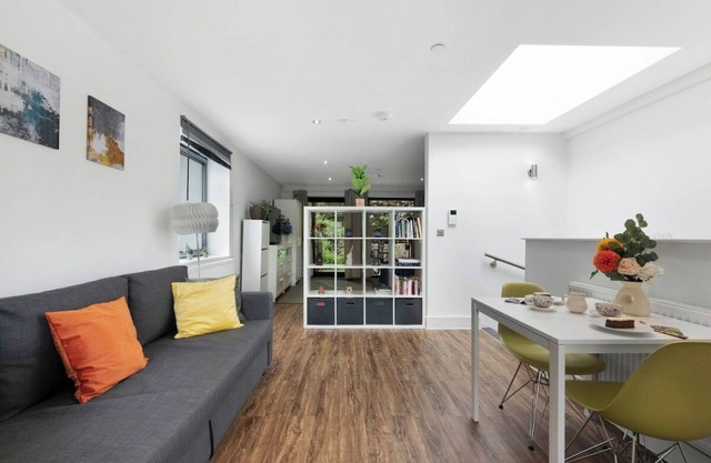Manor House Studio by MoreThanStays | Garden
