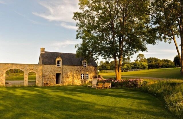 Manor House with Tennis and Swimming Ponds near Ocean
