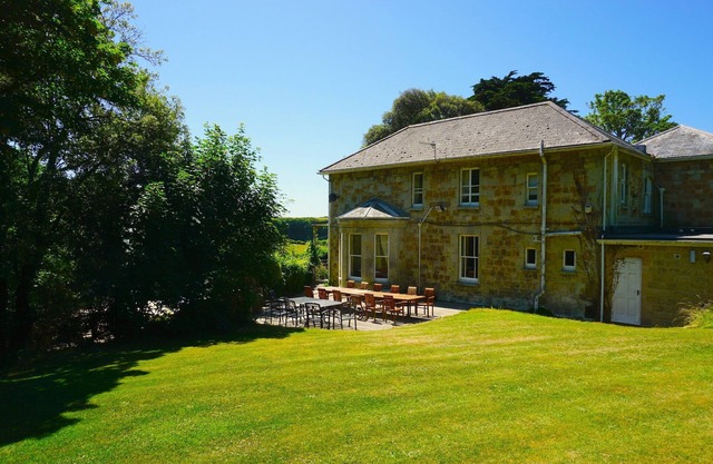 MANOR ON COAST WITH SEA VIEWS, TENNIS COURT, BIG GAMES ROOM + BAR, GARDENS