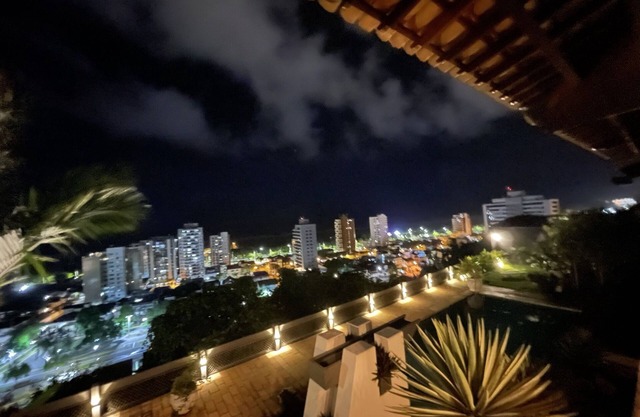 Mansão com Vista 180 Graus Para Mar. 1000m2 de Área