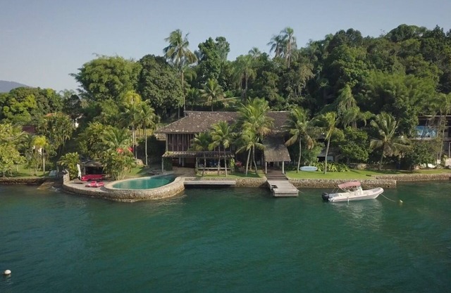 MANSION ON A WONDERFUL ISLAND IN ANGRA DOS REIS