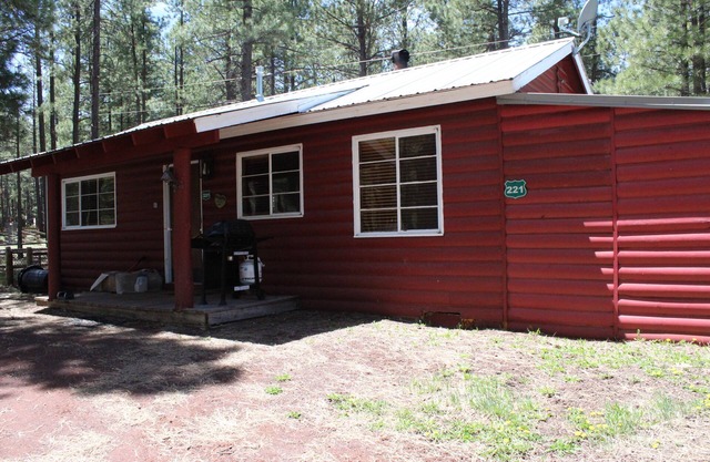 Maple Cozy Rustic Cabin In The Pines