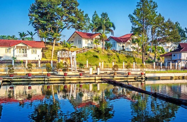 Marbella Twin Waterfall Resort Ciater