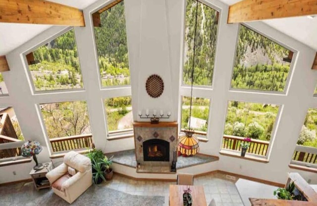 Marble Getaway 3bds w/Pano Mt Views/wood fire place