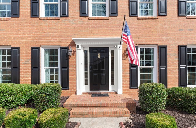 Marietta's Magnificent Manor - Centrally located to everything Atlanta & beyond