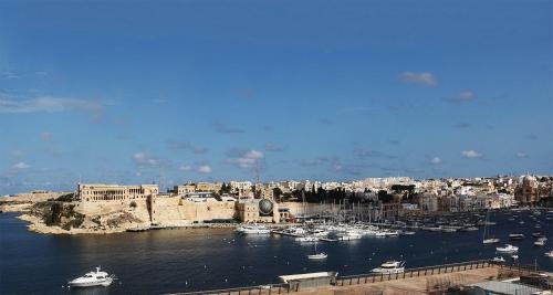 Mariette - Large Terrace - Grand Harbour View