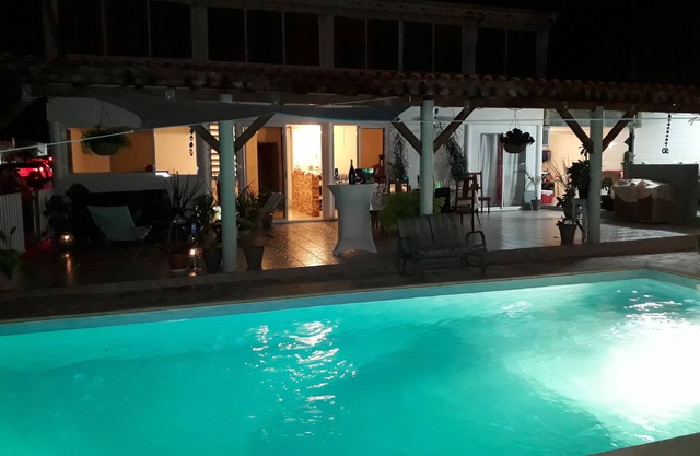 MARIGOT, bottom of villa with private pool, quiet, panoramic view.