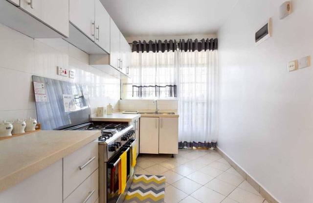 Marilyn Monroe themed 2bed, for comfort, relaxing decor, lounge area to work.