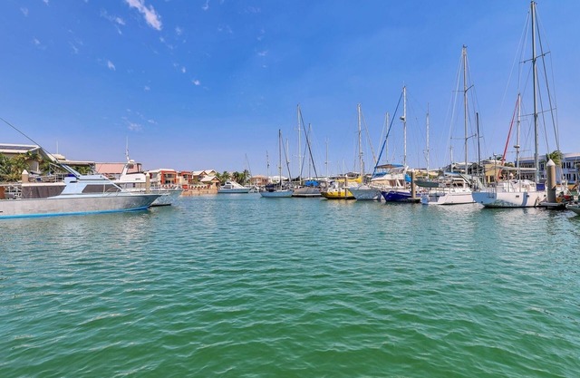 Marina Views | Cozy 3BR Villa in Tipperary Waters