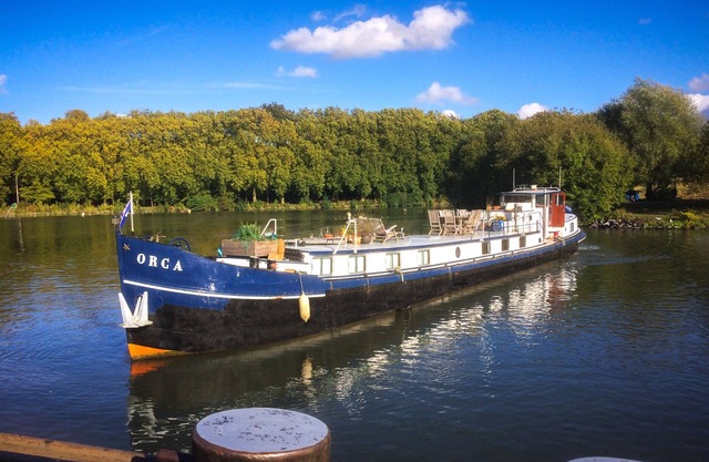Mariner's cabin in barge in Lille's green lung