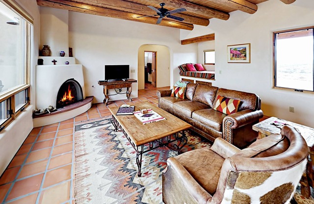 Mariposa Ranch Gem w/ Hot Tub & Panoramic Mountain Vistas
